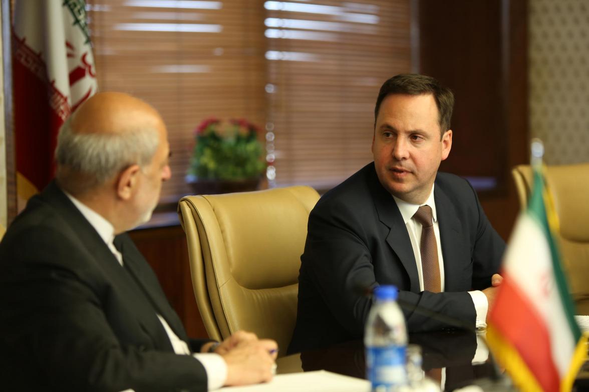 Minister for Trade, Tourism and Investment, Steven Ciobo, meets with Hamid Chitchian, Iran’s Minister for Energy. Ministry of Energy, Tehran, 27 September 2016.