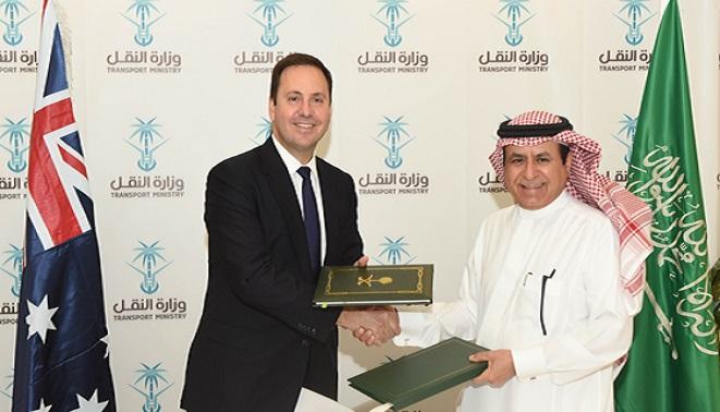 The Hon Steven Ciobo MP, Minister For Trade, Tourism and Investment  and HE Mr Sulaiman al-Hamdan, Saudi Minister for Transport and Chair of the General Authority of Civil Aviation, exchange copies of a newly-signed bilateral Air Services Agreement, in Ri