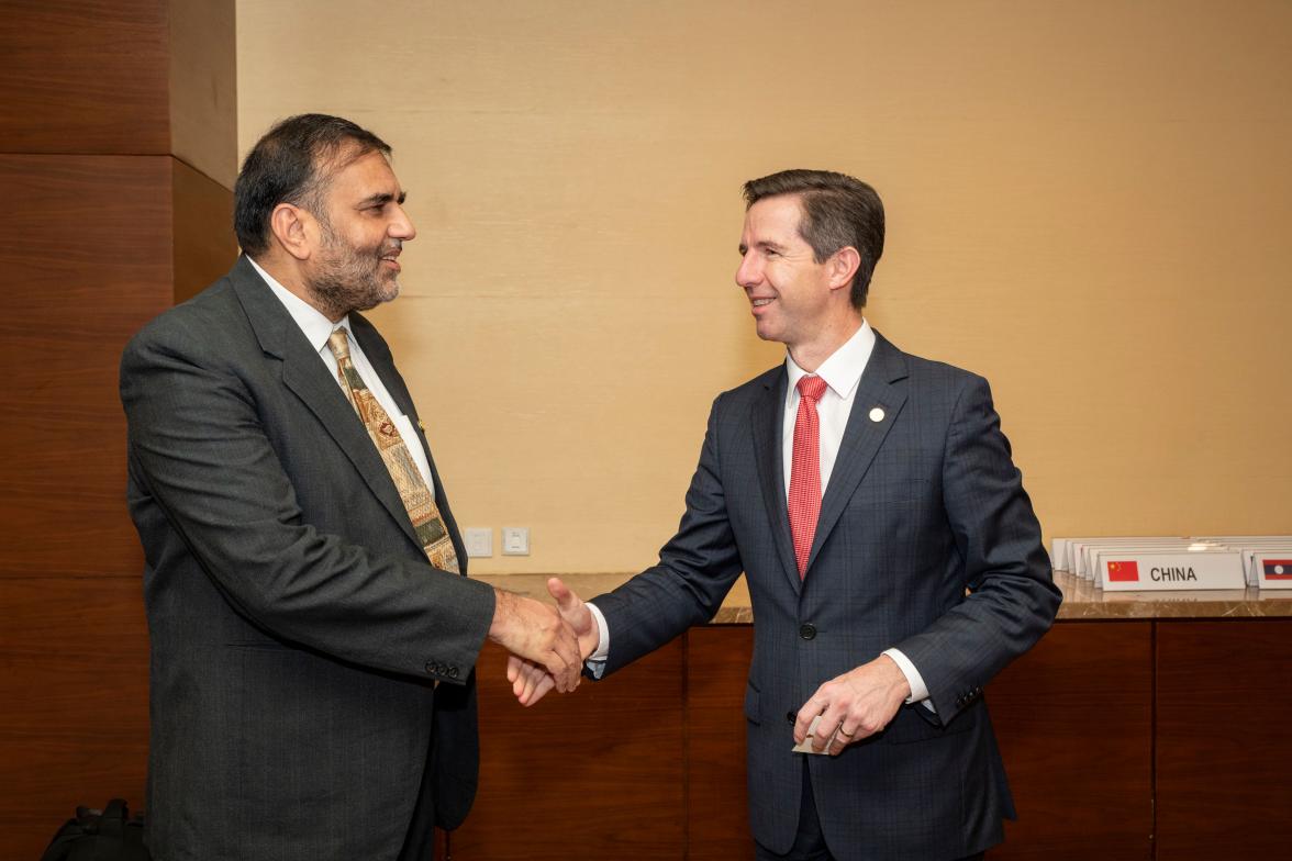 Simon Birmingham shaking hands with Dr Anup Wadhawan