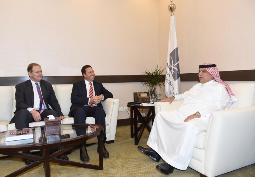 The Hon Steven Ciobo MP, Minister For Trade, Tourism and Investment, and HE Dr Ralph King, Australian Ambassador, meet HE Dr Majed Al Qassabi, Saudi Minister for Commerce and Investment, in Riyadh on 26 April. 