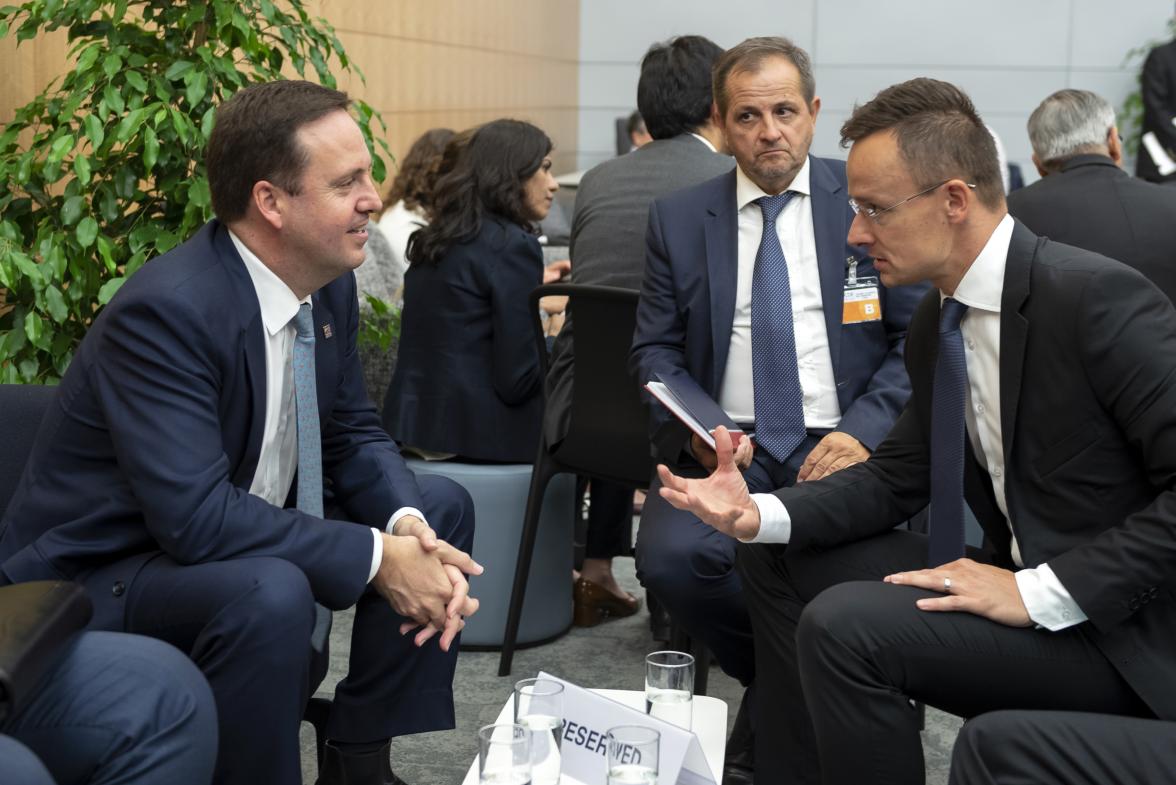 The Hon Steven Ciobo MP meeting with Hungary’s Minister of Foreign Affairs and Trade, Mr Peter Szijjarto at the OECD in Paris on 31st May, 2018.