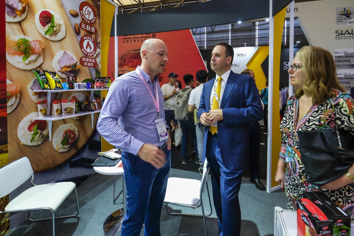 Federal Minister for Trade, Tourism & Investment Steven Ciobo at the Shanghai SIAL Food Industry Expo with the Export Manager of San Remo, Bruno Scheidt,  at the Australian Pavillion.                                         Photo credit: DFaT/Chris Crera