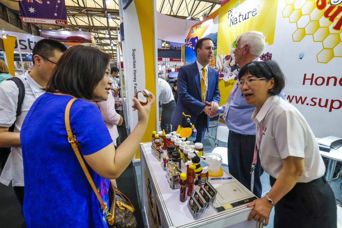 Federal Minister for Trade, Tourism & Investment Steven Ciobo at the Shanghai SIAL Food Industry Expo shakes hands with the Director of Superbee Honey Factory, Ross Christiansen, at the Australian Pavillion.                                     Photo credi