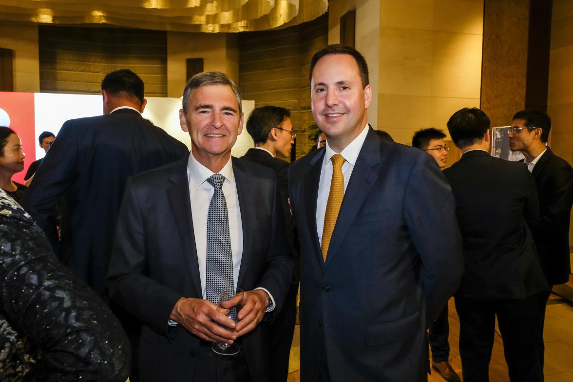 Federal Minister for Trade, Tourism & Investment Steven Ciobo at the Shanghai AustCham Awards Dinner with John Brumby, National Pre of Australia-China Business Council.   Photo credit: DFaT/Chris Crerar(c)DFaT Australia / High res filename reference: 51