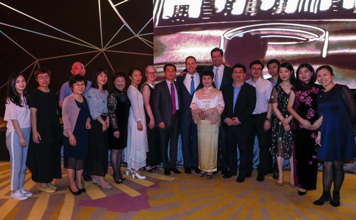 Federal Minister for Trade, Tourism & Investment Steven Ciobo with guests at the 2018 Shanghai AFL Gala Dinner flanked on the left by General Manager of Shanghai CRED Real Estate Mr Gui Guojie, Australian Ambassador to China Ms Jan Adams, and on the right