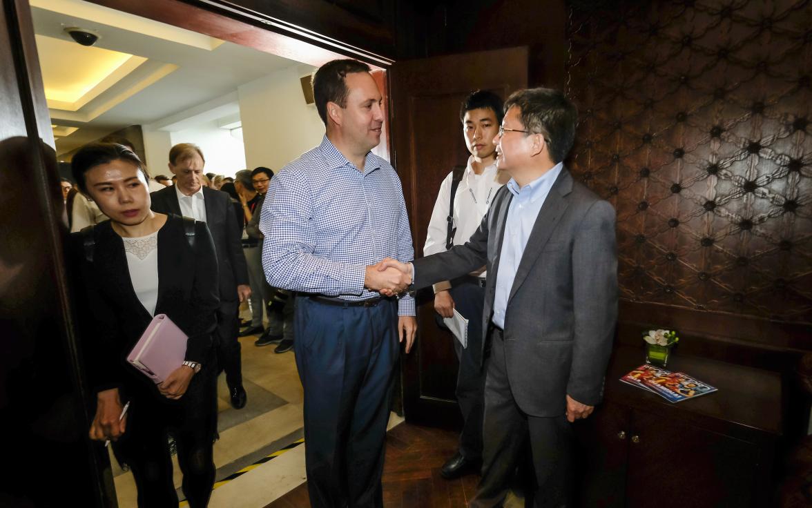 Federal Minister for Trade, Tourism & Investment Steven Ciobo meeting with Shanghai Vice-Mayor Chen Qun