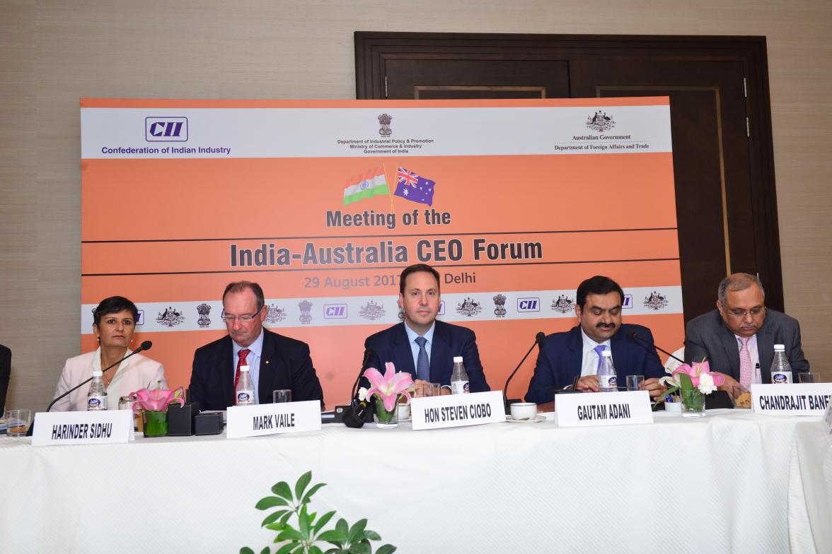 Minister for Trade, Tourism and Investment, the Hon Steven Ciobo MP, receiving recommendations to government from the Co-Chairs of the India-Australia CEO Forum