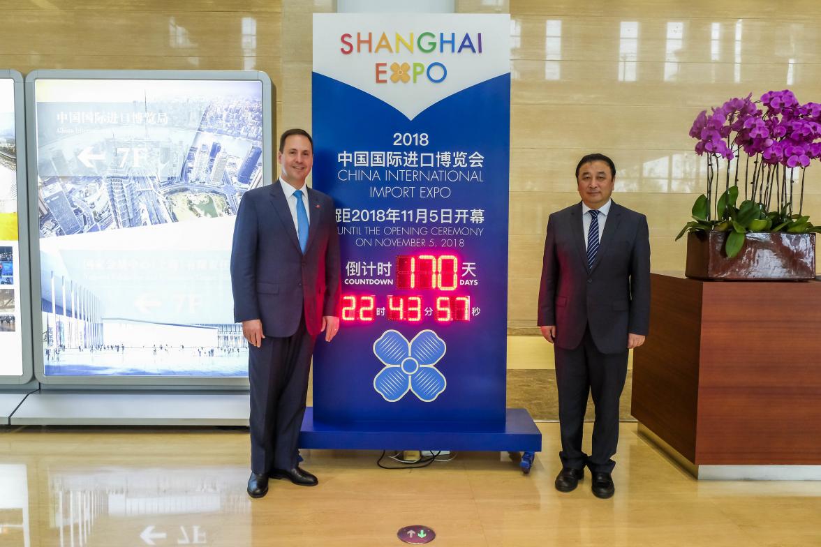 Federal Minister for Trade, Tourism & Investment Steven Ciobo after the the signing of the MOU with Mr Sun Chenghai (Chairman, CIIE Bureau) at the National Exhibition & Convention Centre in Shanghai, where an MOU was to formalise Australia's participation