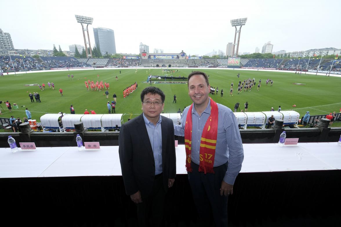 Federal Minister for Trade, Tourism & Investment Steven Ciobo at the AFL match in Shanghai with Shanghai Vice Mayor Professor Chen Qun          Photo credit: DFAT/Chris Crerar(c)DFAT Australia / High res filename reference: 6850