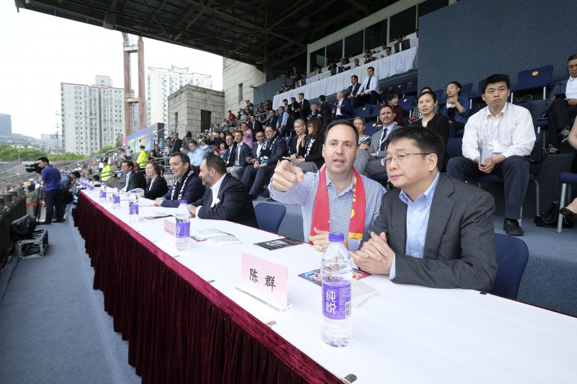 Federal Minister for Trade, Tourism & Investment Steven Ciobo at the AFL match in Shanghai with Shanghai Vice Mayor Professor Chen Qun          Photo credit: DFAT/Chris Crerar(c)DFAT Australia / High res filename reference: 6939