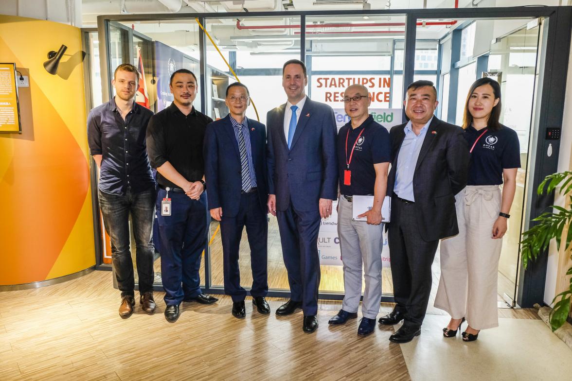 Federal Minister for Trade, Tourism & Investment Steven Ciobo with Shanghai Landing Pad representatives (L to R) Jasper Gill (Startup Program Lead, XNode), Daniel Zhan (Landing Pad Manager - AusTrade), John Ni (Representative, Vault Intelligence), James G