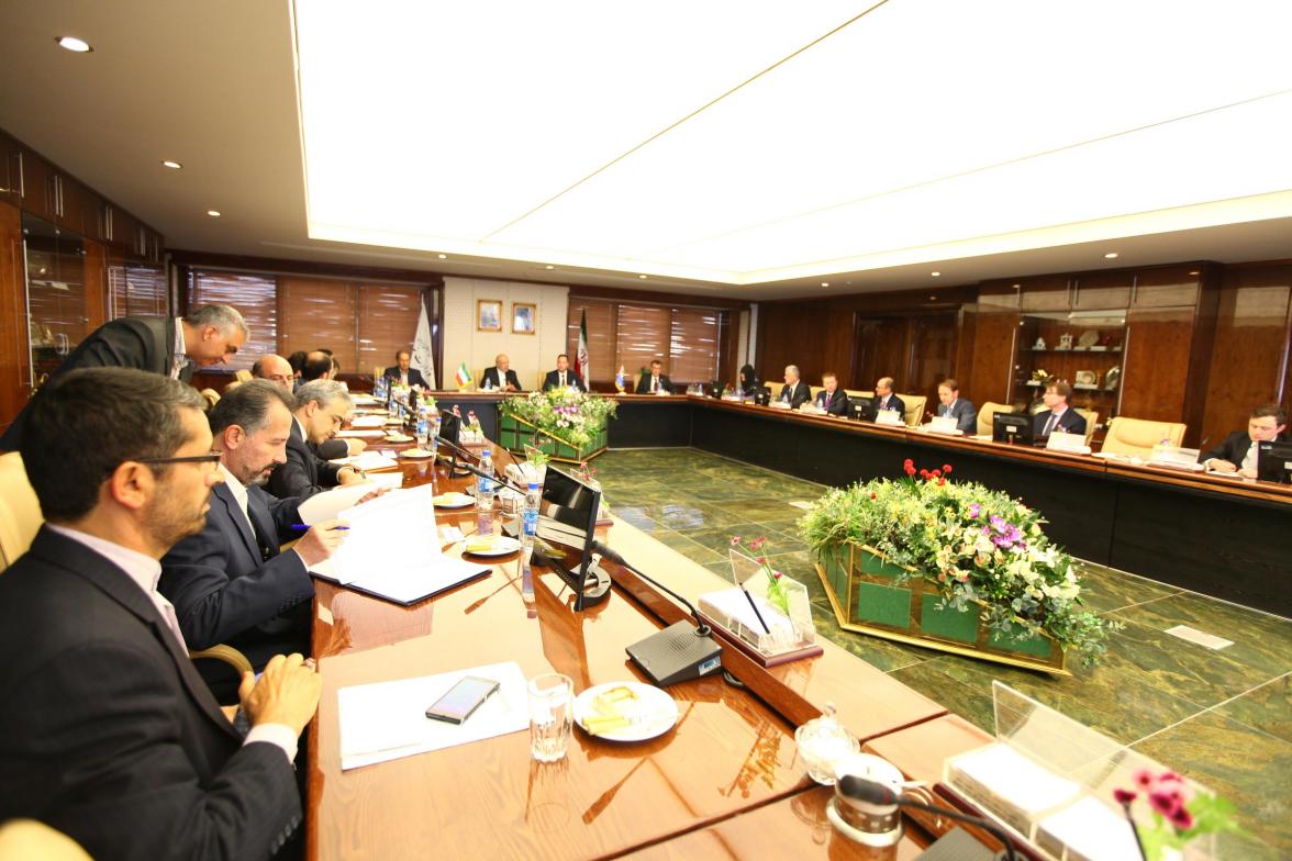 Minister for Trade, Tourism and Investment, Steven Ciobo, meets with Hamid Chitchian, Iran’s Minister for Energy. Ministry of Energy, Tehran, 27 September 2016.