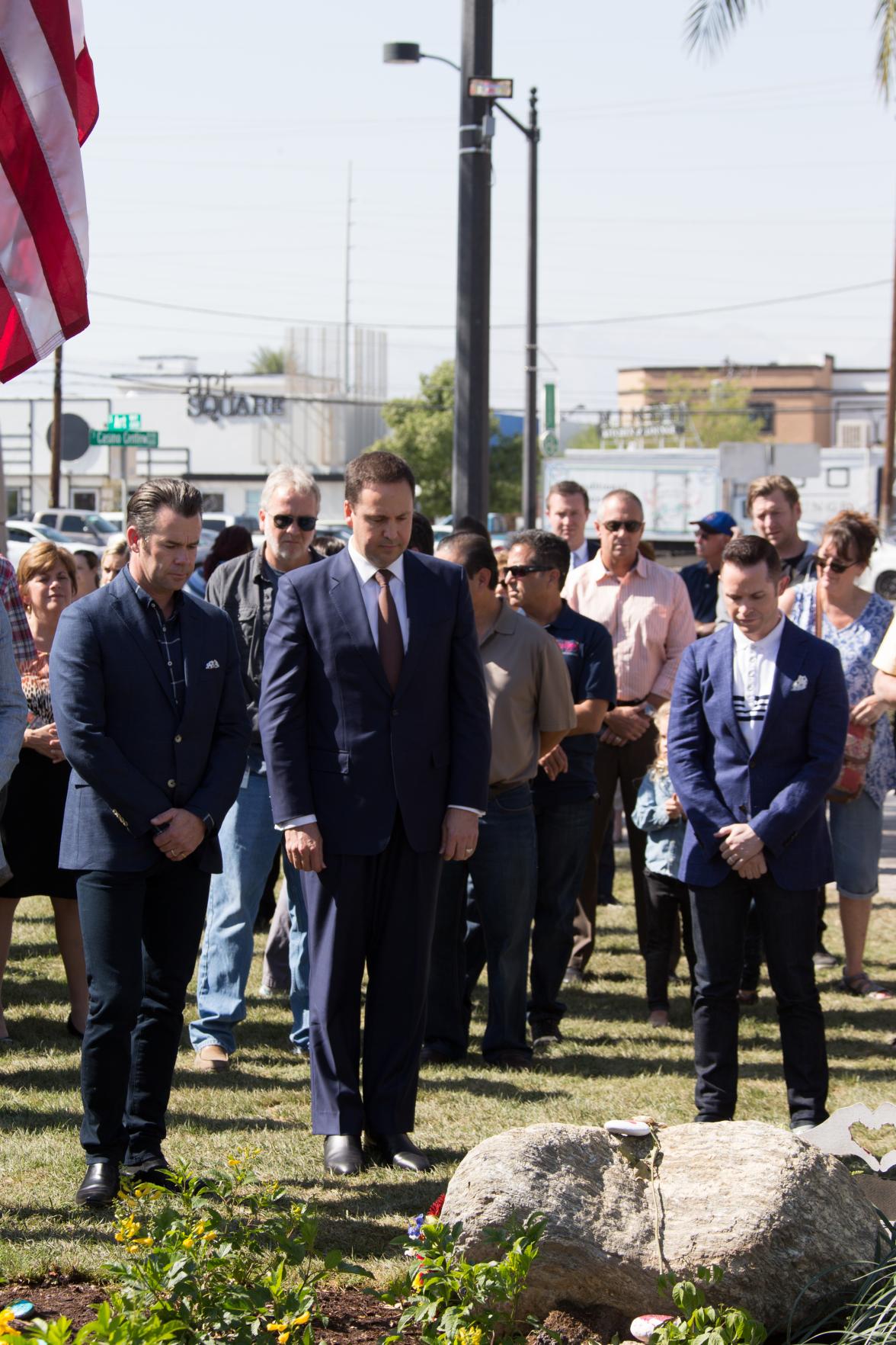 Trade, Tourism and Investment Minister Steven Ciobo and Australian band Human Nature pay their respects at the Las Vegas Community Healing Garden, Thursday 12 October 2017