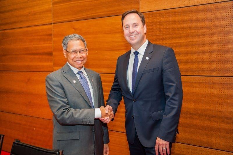 Minister for Trade, Tourism and Investment, the Hon Steven Ciobo MP, meeting with Mr Mustapa Mohamed, Minister of International Trade and Industry of Malaysia, during the APEC MRT Meeting in Hanoi, May 2017. Photo credit: DFAT/Hieu Nguyen