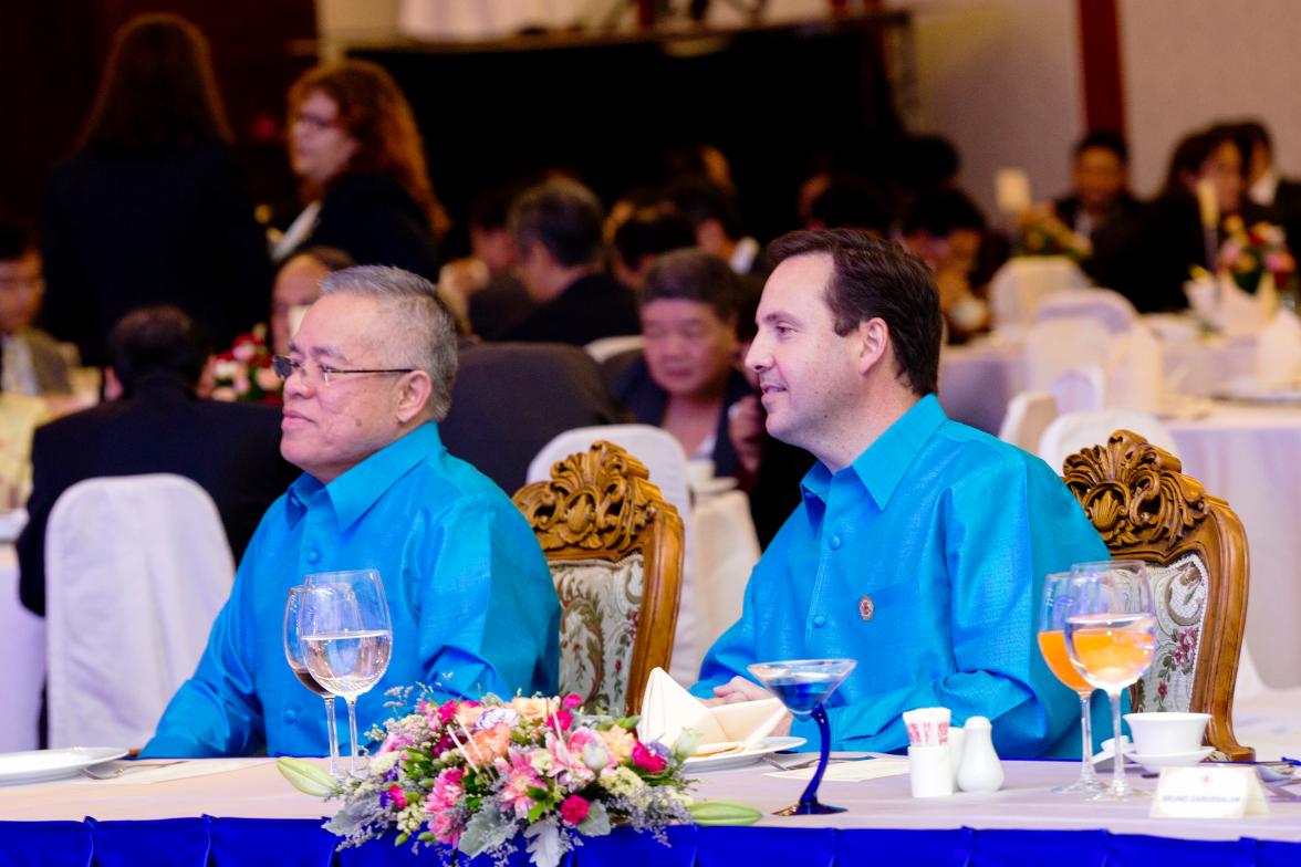 Minister for Trade, Tourism and Investment Steven Ciobo with Philippine Trade and Industry Secretary Ramon Lopez at the 21st ASEAN Economic Ministers’ Meeting Gala Dinner in Vientiane, Laos. 5 August 2016. Photo credit: DFAT/Bart Verweij