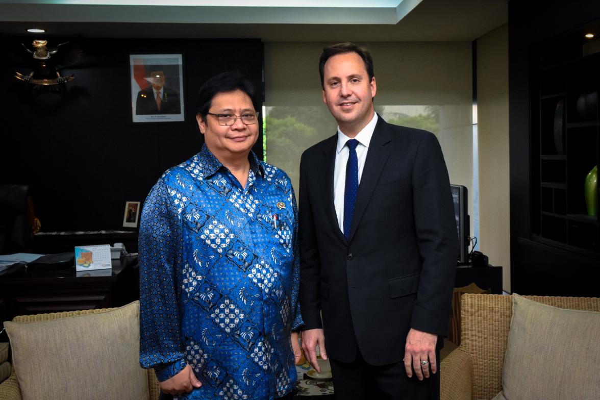 The Minister for Trade, Tourism and Investment, the Hon Steven Ciobo MP, meets with Indonesia’s Minister of Industry Airlangga Hartarto to discuss the Indonesia-Australia Comprehensive Economic Partnership Agreement (IA-CEPA).