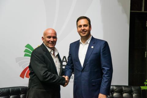 Minister for Trade, Tourism and Investment, the Hon Steven Ciobo MP, meeting his counterpart from Peru, Trade and Tourism Minister, Eduardo Ferreyros, during the XII Pacific Alliance Summit in Cali, Colombia on 29 June 2017. Photo credit: DFAT/David Garcí