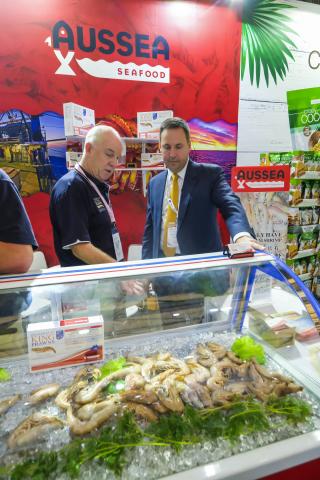 Federal Minister for Trade, Tourism & Investment Steven Ciobo at the Shanghai SIAL Food Industry Expo being shown SA  prawns by Terry Richardson of Spencer Gulf King Prawns at the Australian Pavillion.                                         Photo credit