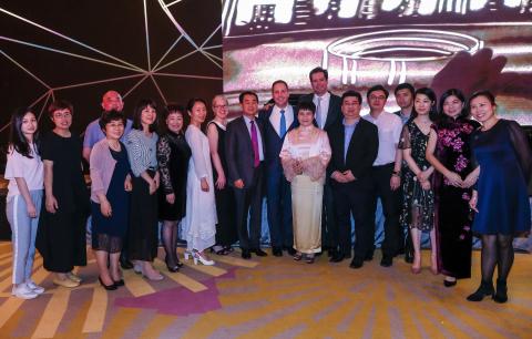 Federal Minister for Trade, Tourism & Investment Steven Ciobo with guests at the 2018 Shanghai AFL Gala Dinner flanked on the left by General Manager of Shanghai CRED Real Estate Mr Gui Guojie, Australian Ambassador to China Ms Jan Adams, and on the right