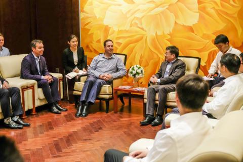 Federal Minister for Trade, Tourism & Investment Steven Ciobo meeting with Shanghai Vice-Mayor Chen Qun along with the Premier of South Australia Steven Marshall