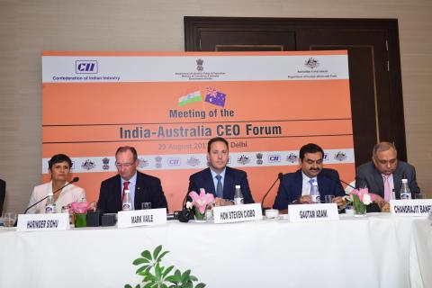 Minister for Trade, Tourism and Investment, the Hon Steven Ciobo MP, receiving recommendations to government from the Co-Chairs of the India-Australia CEO Forum