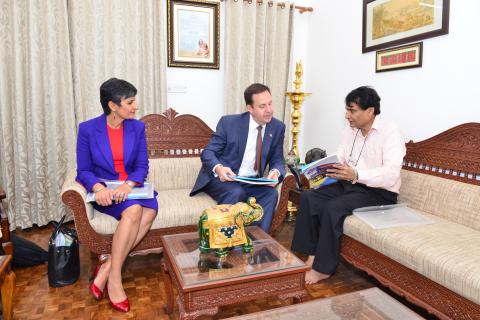 Minister for Trade, Tourism and Investment, the Hon Steven Ciobo MP, meeting India’s then Minister for Railways, Mr Suresh Prabhu, New Delhi, 30 August 2017.