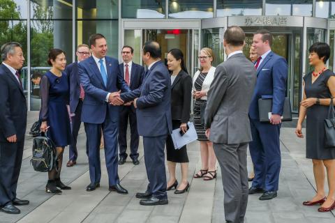 Federal Minister for Trade, Tourism & Investment Steven Ciobo shakes hands with with Mr Sun Chenghai (Chairman, CIIE Bureau) (RIGHT) at the National Exhibition & Convention Centre in Shanghai, where an MOU was to formalise Australia's participation in the