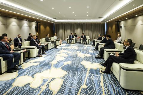 Federal Minister for Trade, Tourism & Investment Steven Ciobo in a meeting with Mr Sun Chenghai (Chairman, CIIE Bureau), with Australian Ambassador to China Jan Adams (L) at the National Exhibition & Convention Centre in Shanghai, where an MOU was to form