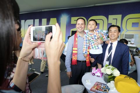 Federal Minister for Trade, Tourism & Investment Steven Ciobo at the AFL match in Shanghai with Shanghai CRED President Gui Guojie & grandson Gui Haoteng     Photo credit: DFAT/Chris Crerar(c)DFAT Australia / High res filename reference: 6763