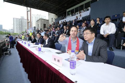 Federal Minister for Trade, Tourism & Investment Steven Ciobo at the AFL match in Shanghai with Shanghai Vice Mayor Professor Chen Qun          Photo credit: DFAT/Chris Crerar(c)DFAT Australia / High res filename reference: 6939