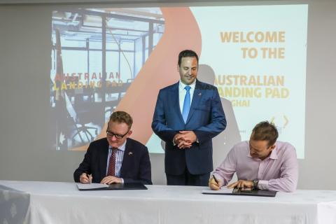 Federal Minister for Trade, Tourism & Investment Steven Ciobo witnessing the signing of an MOU between Deputy CEO of Austrade David Hazlehurst and Managing Director & CEO of Australian Digital Commerce Association Nicholas Giurietto at the Shanghai Landin