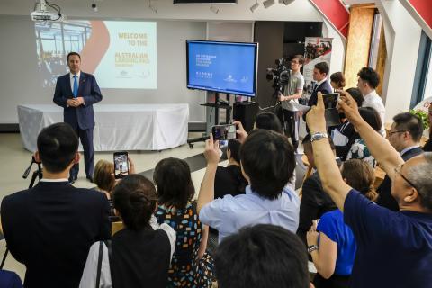 Federal Minister for Trade, Tourism & Investment Steven Ciobo speaking at the Shanghai Landing Pad to launch the “Australia China Career Success Social Media Campaign”.