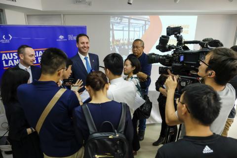 Federal Minister for Trade, Tourism & Investment Steven Ciobo speaking with Chinese media at the Shanghai Landing Pad.