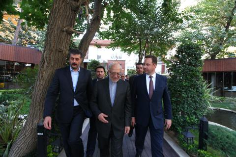 Minister for Trade, Tourism and Investment, Steven Ciobo, with Mohammad Reza Nematzadeh, Iran’s Minister for Industry, Mines and Trade. Maya Restaurant, Tehran, 27 September 2016.