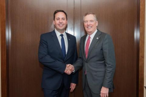 Minister for Trade, Tourism and Investment, the Hon Steven Ciobo MP and Mr Robert Lighthizer, United States Trade Representative, in Hanoi, May 2017. Photo credit: DFAT/Hieu Nguyen