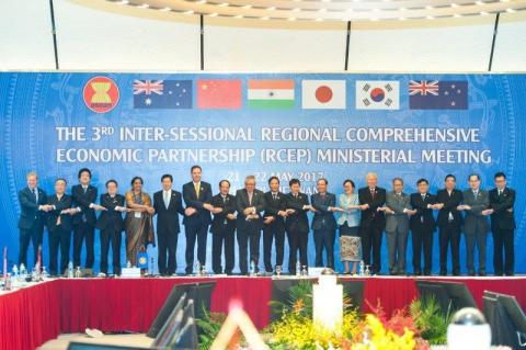 Group photo of participants at the 3rd Inter-Sessional Regional Comprehensive Economic Partnership (RCEP) Ministerial Meeting, Hanoi - Vietnam, 22 May 2017.  Photo credit: DFAT/Hieu Nguyen