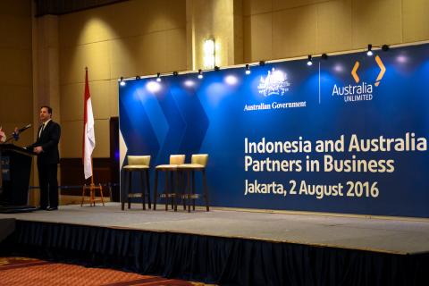 The Minister for Trade, Tourism and Investment, the Hon Steven Ciobo MP, addresses the Indonesia and Australia Partners in Business dinner.