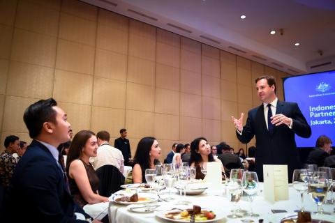 The Minister for Trade, Tourism and Investment, the Hon Steven Ciobo MP, talking with the creative industries alumni at the Indonesia and Australia Partners in Business dinner.